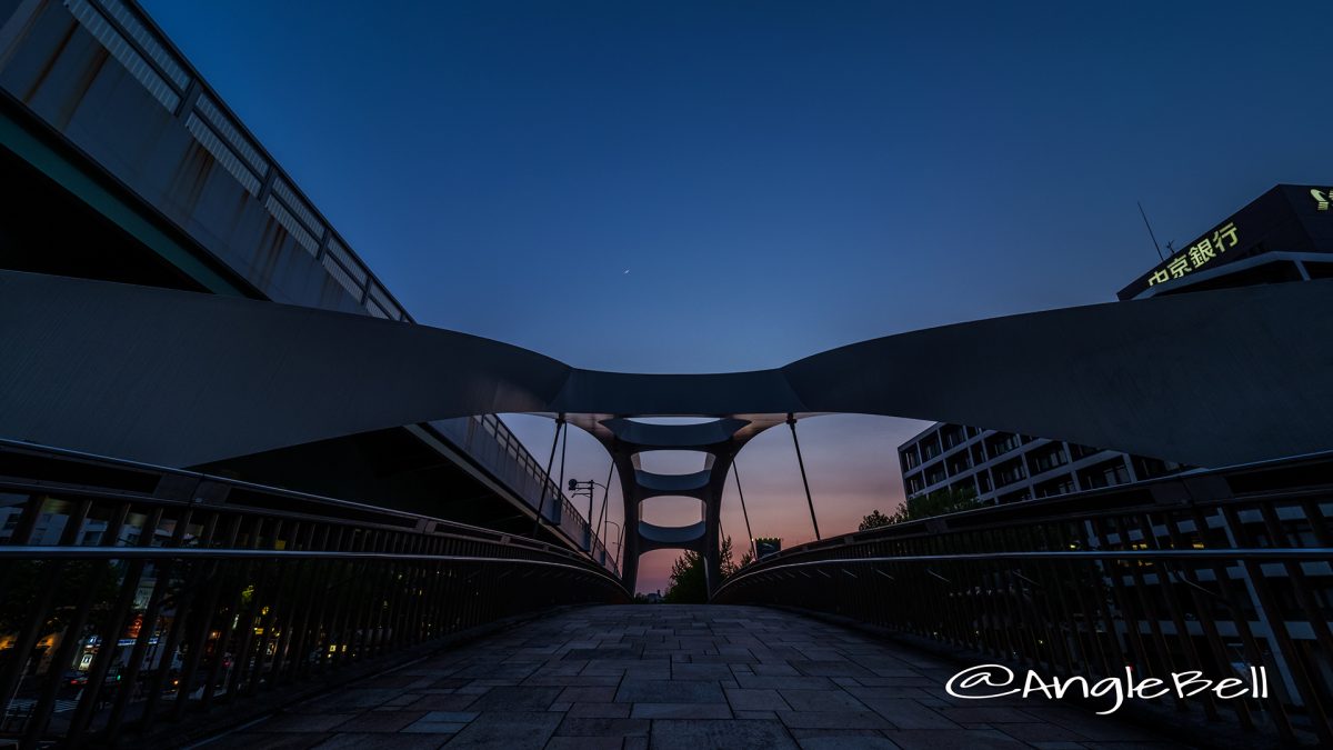 夕景 若宮大通公園 矢場ブリッジと三日月