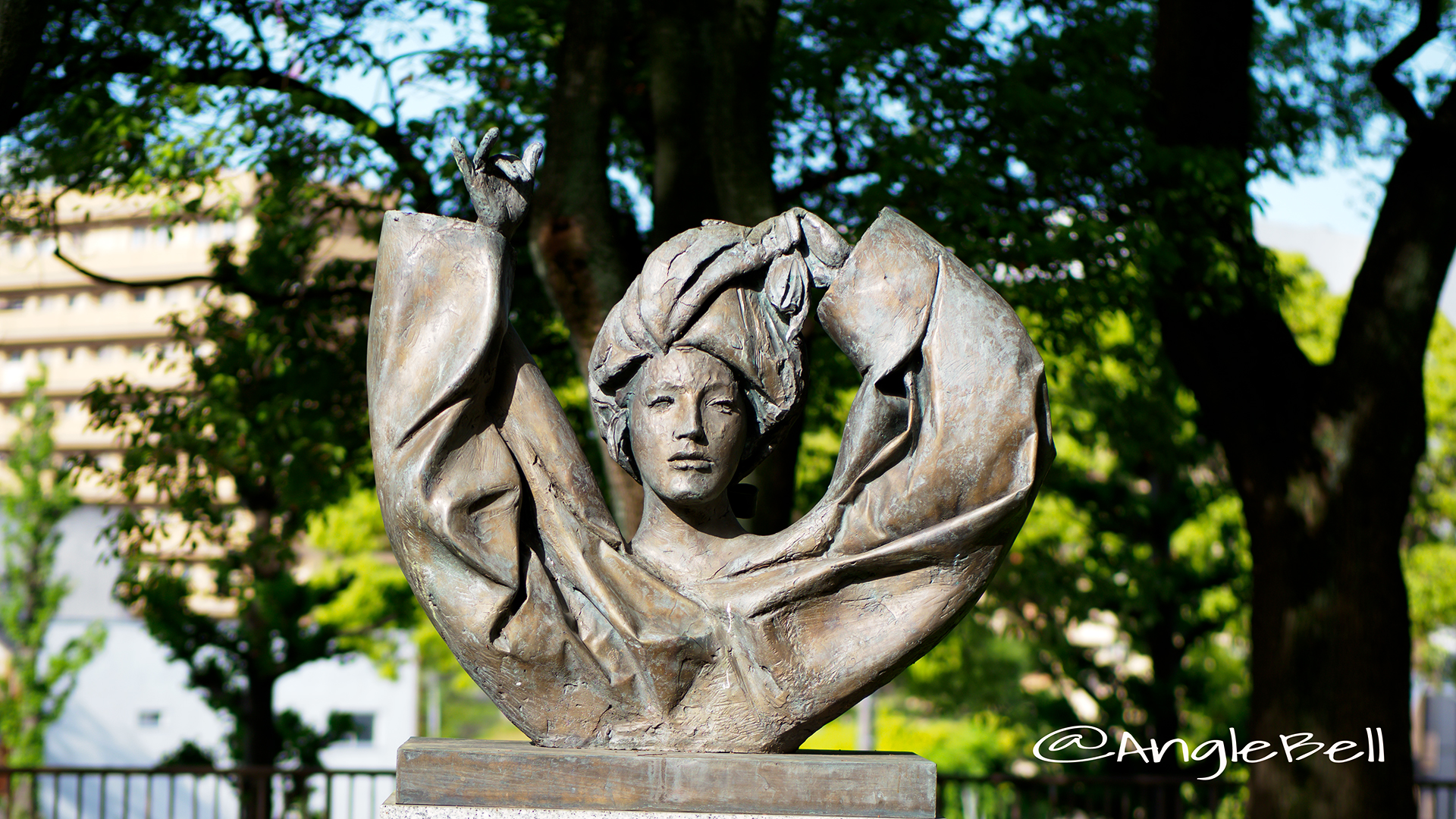 名城公園 彫刻の庭 モニュメント 女の胸像