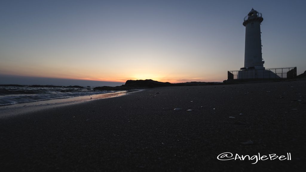 砂浜と夕景 野間灯台