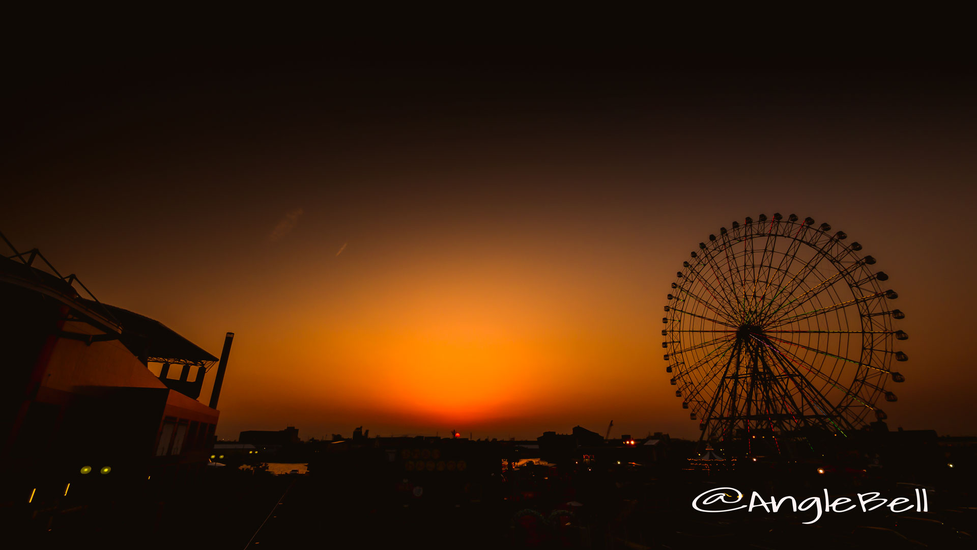 名古屋港 ガーデンふ頭から見る夕日 May