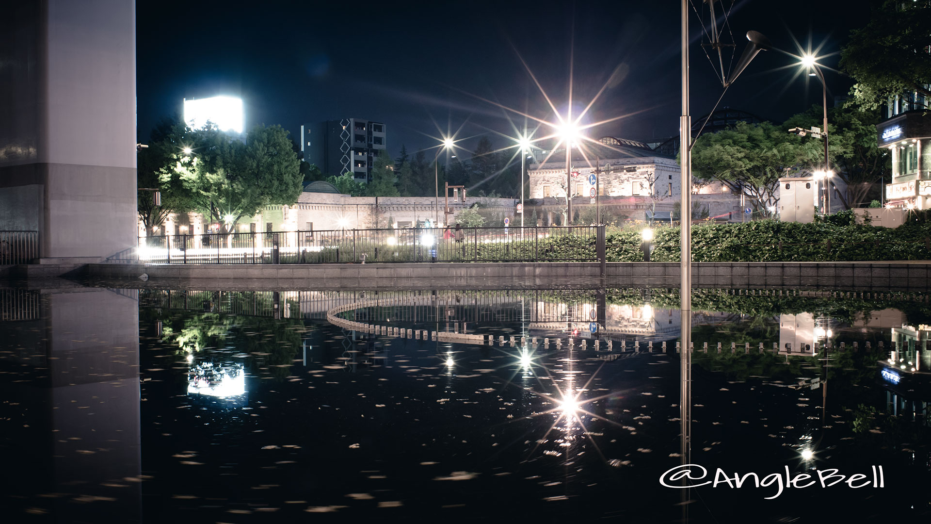 若宮大通公園 水の広場（東側）水景と久屋大通庭園フラリエ