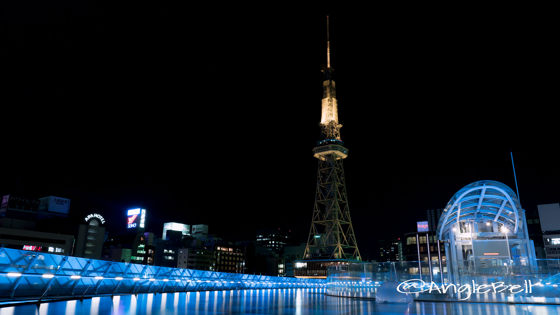 オアシス21 「水の宇宙船」と名古屋テレビ塔