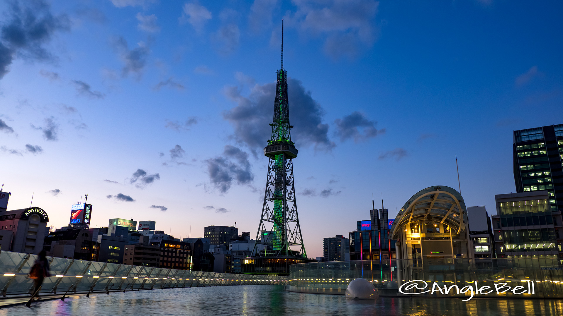 夕暮れ 水の宇宙船と名古屋テレビ塔 グリーンライティング