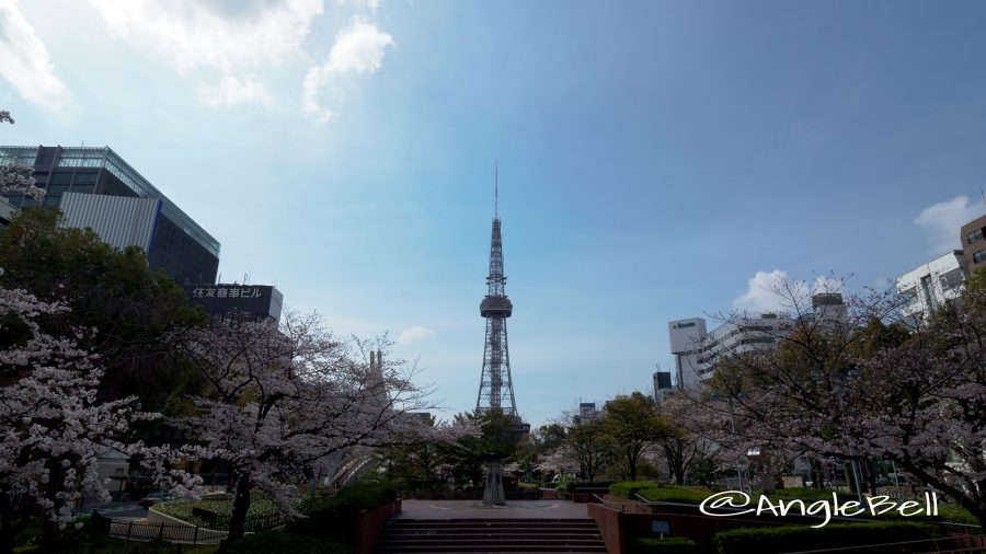 名古屋テレビ塔と白頭鷲の像