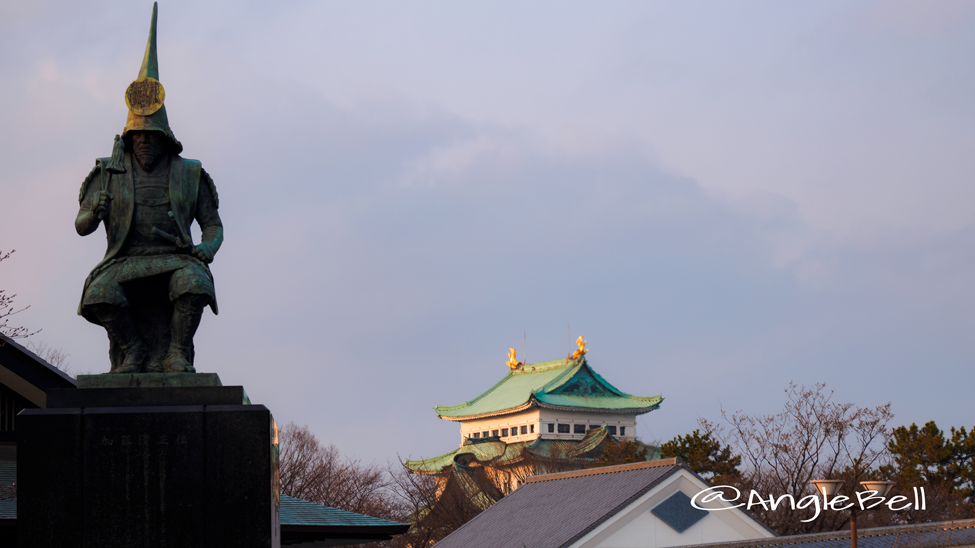 加藤清正像と名古屋城