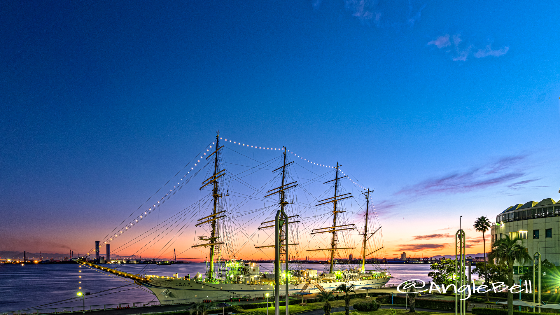 夕景 名古屋港と練習帆船 海王丸 Autumn 2019