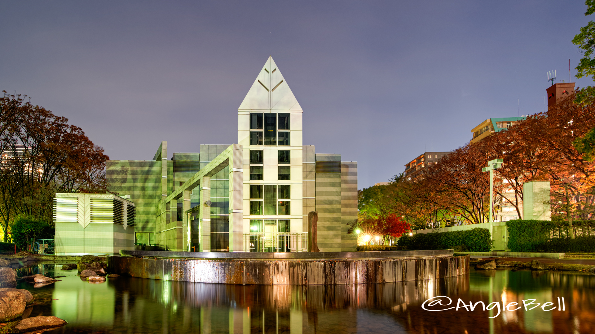 夜景 芸術と科学の杜 白川公園内 名古屋市美術館（南側）2019