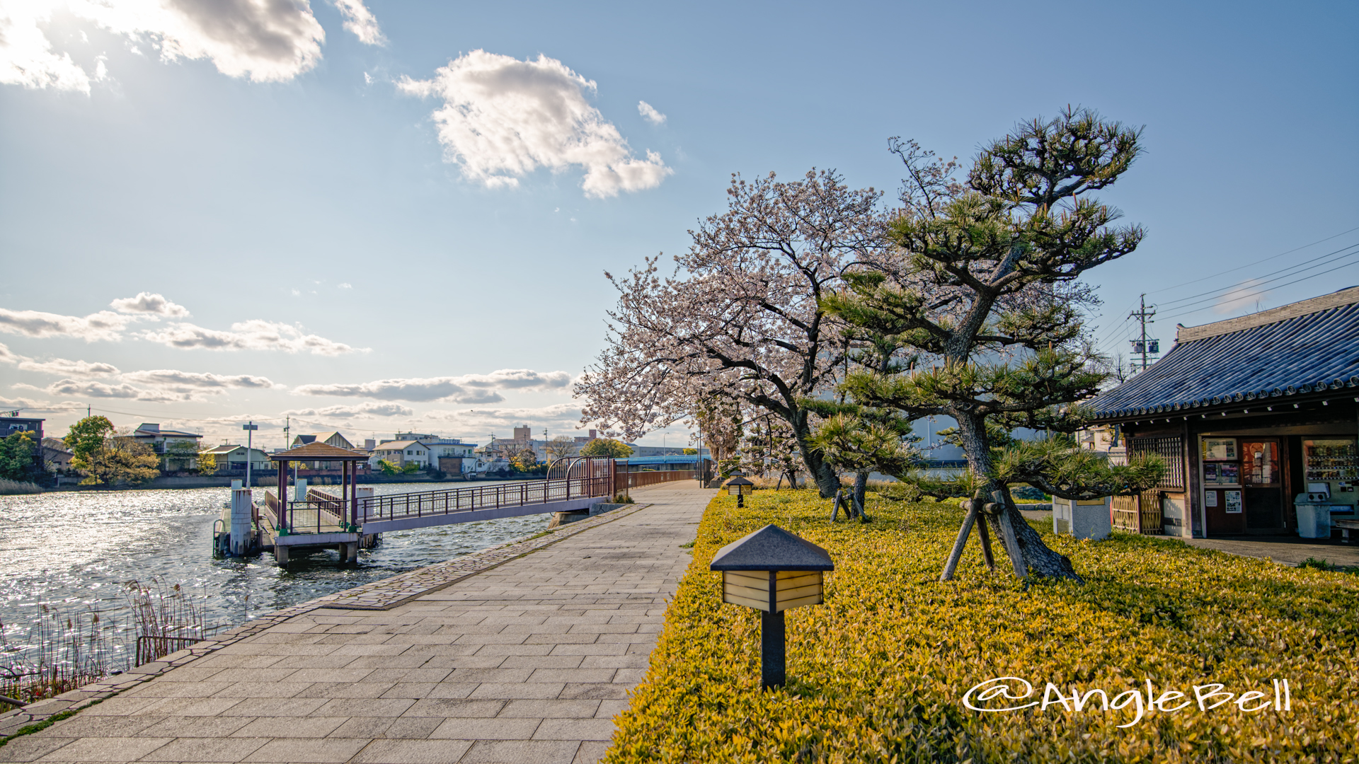 宮の渡し公園 船着場と桜 April 2020