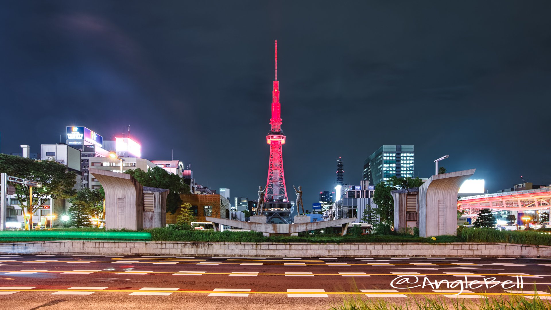 名古屋テレビ塔 (レッドライトアップ)と双身像 August 2020