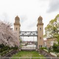 南北橋から見る松重閘門と桜 2019