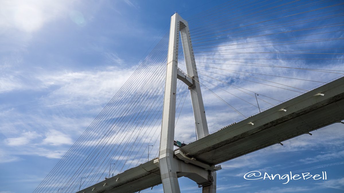 海上から見る名港中央大橋(名港トリトン) 橋桁