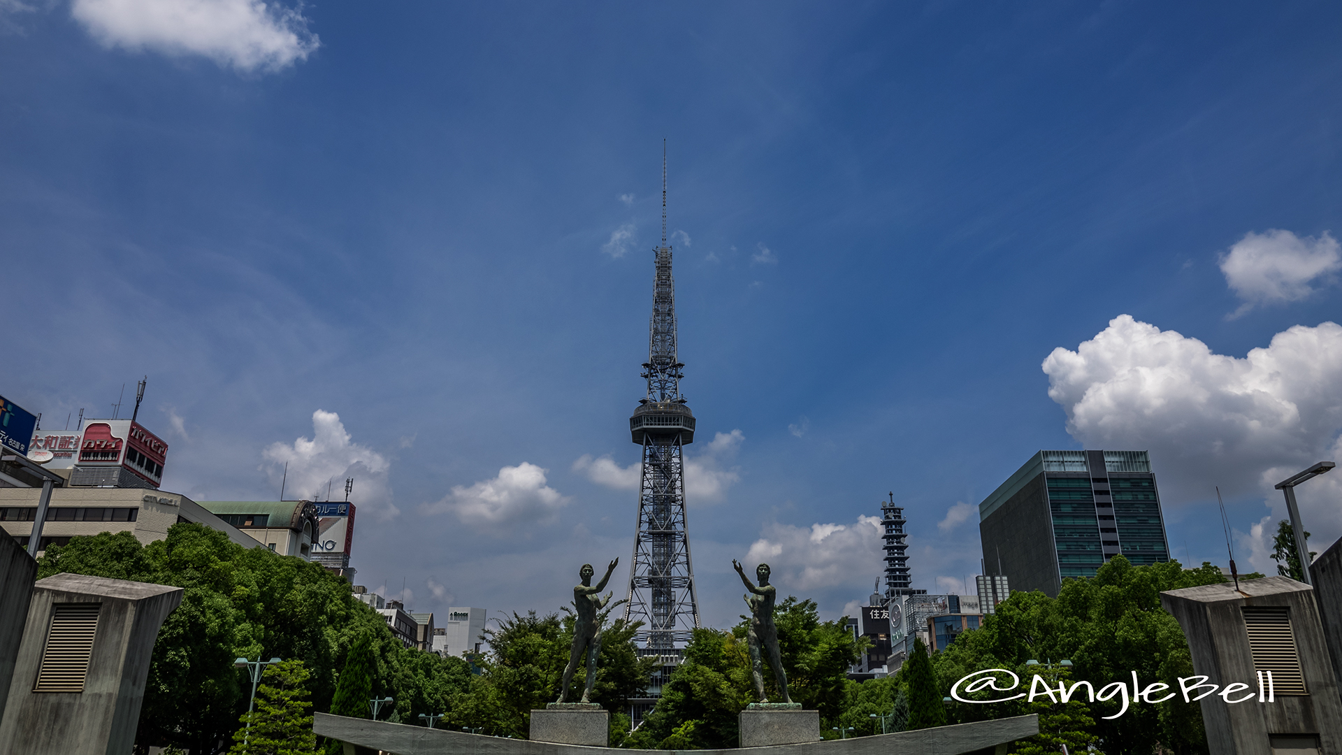 錦通中央帯 「双身像」 名古屋テレビ塔 July 2017