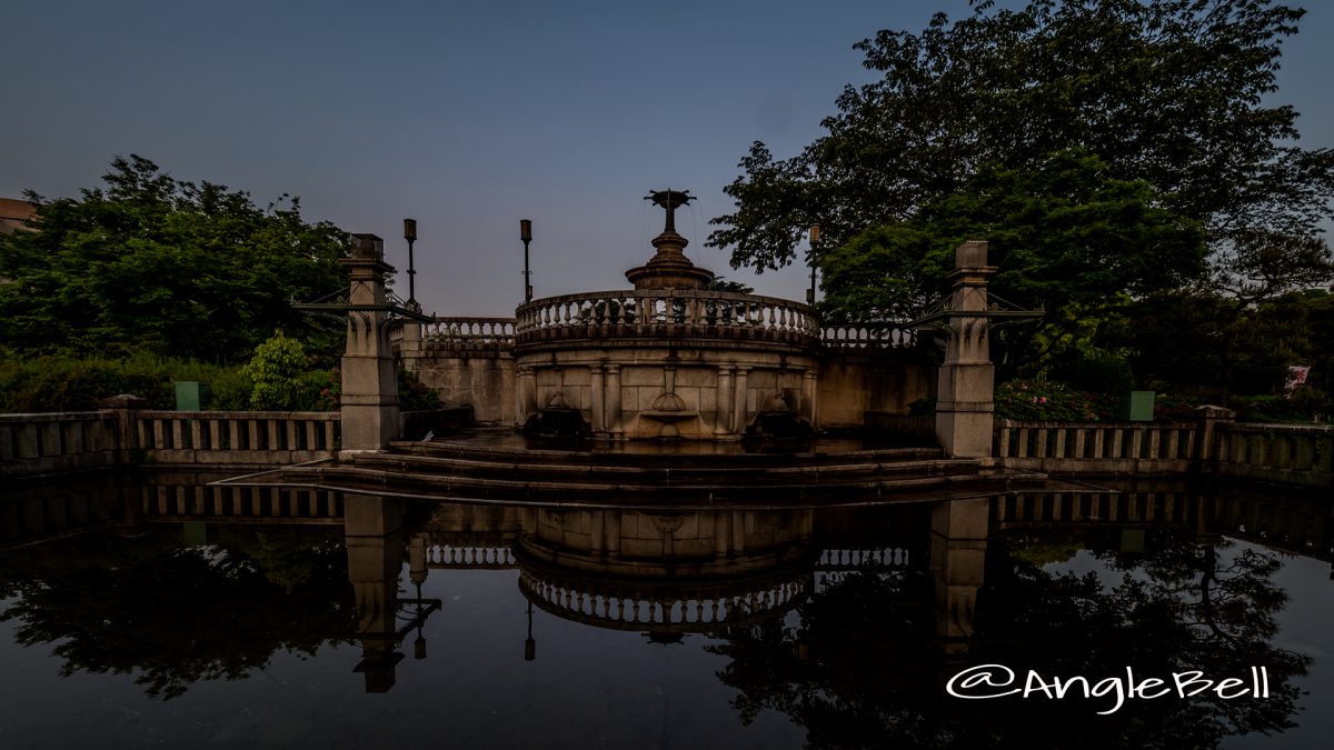 正門側から見る鶴舞公園 噴水塔