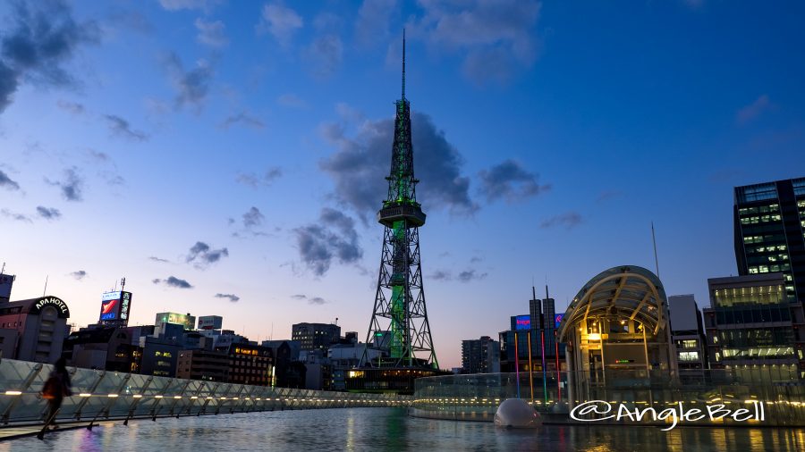 夕暮れ 水の宇宙船と名古屋テレビ塔 グリーンライティング