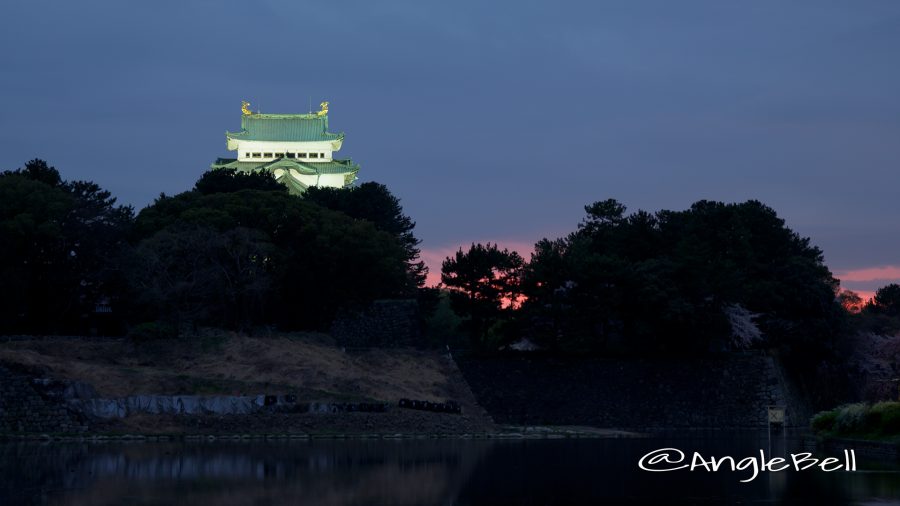 御深井堀から見る名古屋城と夕景