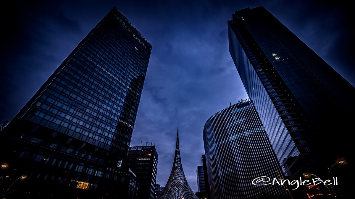 名古屋駅桜通口 飛翔とビル群 HDR