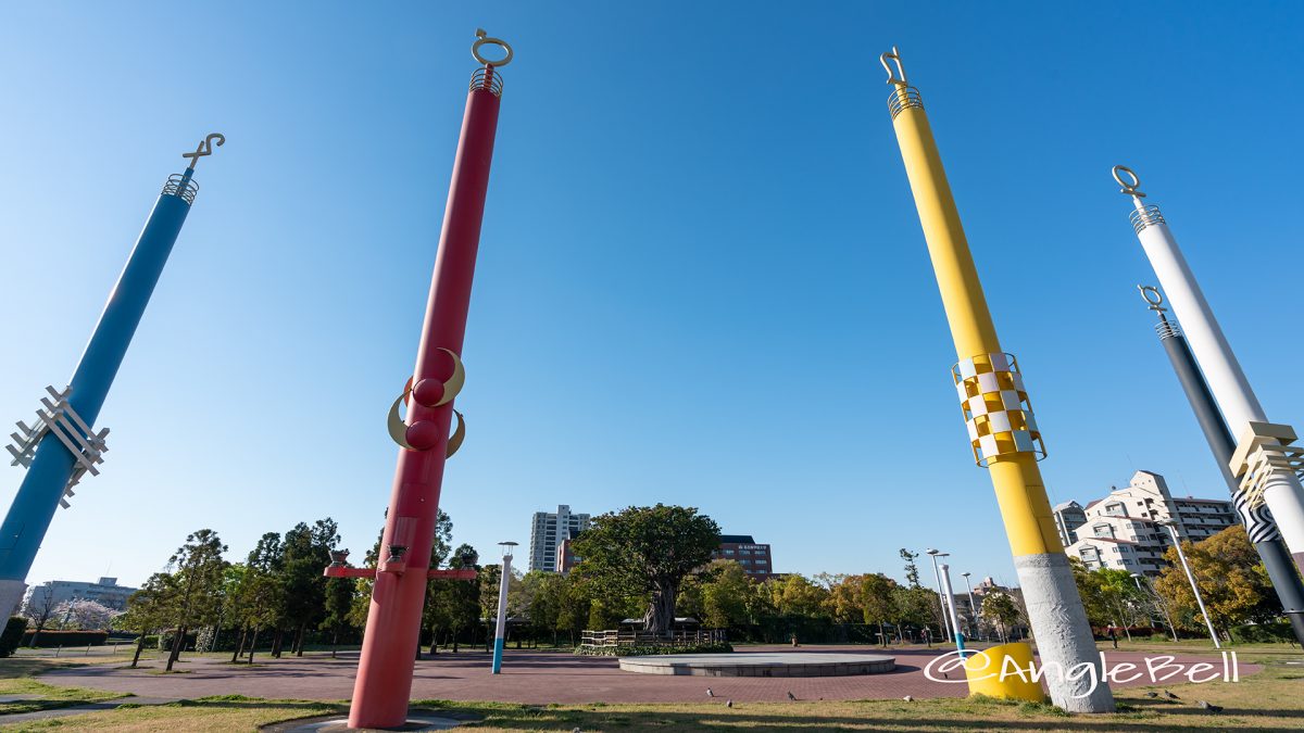 白鳥公園 オアシス広場（創造の柱）